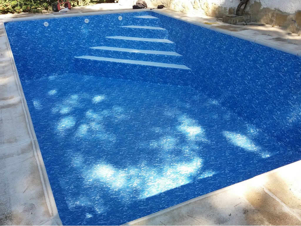 Cyprus es una de las membranas armadas más populares que Cefil Pool instala en piscinas