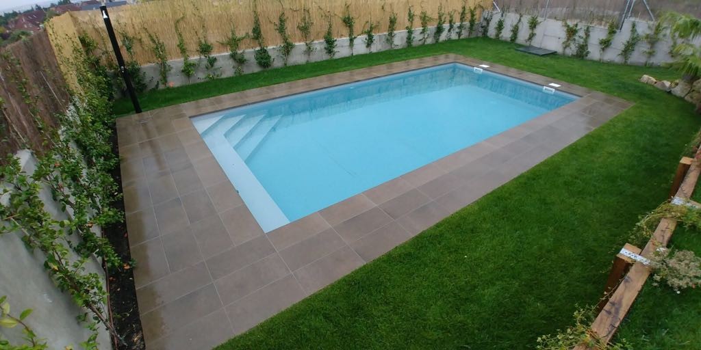 Gris clair es una de las membranas armadas más populares que Cefil Pool instala en piscinas