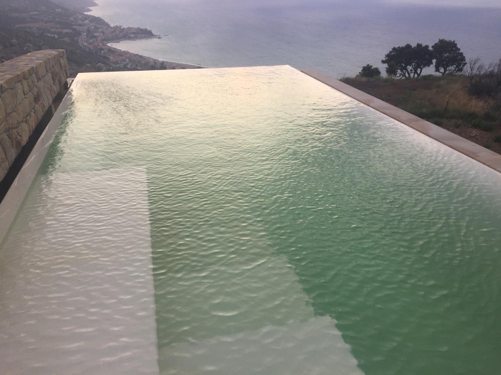 Inter es una de las membranas armadas más populares que Cefil Pool instala en piscinas
