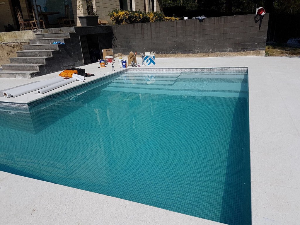 Mediterráneo sable es una de las membranas armadas más populares que Cefil Pool instala en piscinas