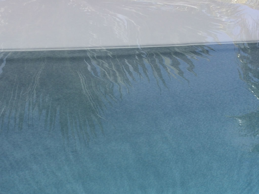 Gris anthracite Reflection es una de las membranas armadas más populares que Cefil Pool instala en piscinas