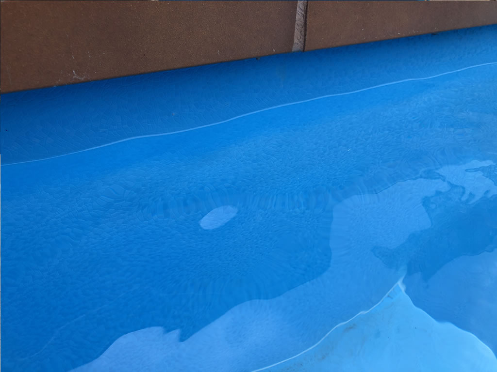 Urdike Reflection es una de las membranas armadas más populares que Cefil Pool instala en piscinas