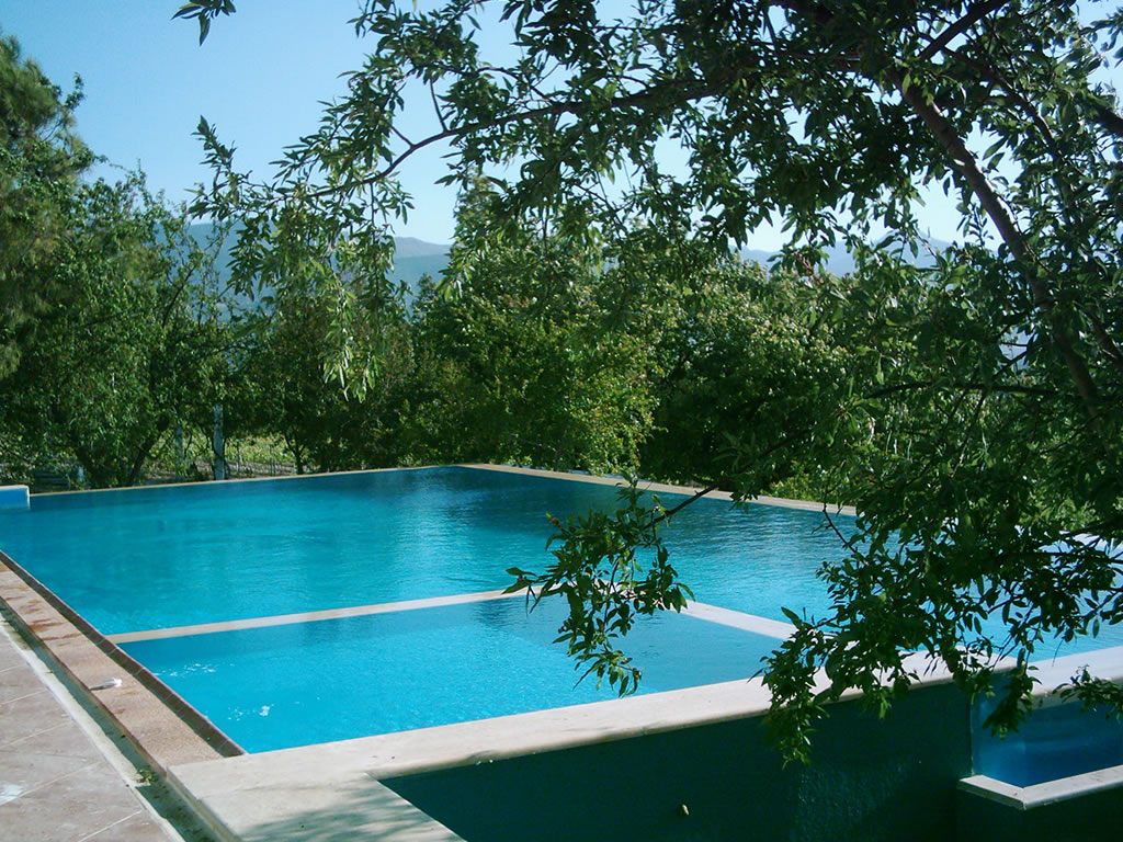 Urdike Tesela es una de las membranas armadas más populares que Cefil Pool instala en piscinas